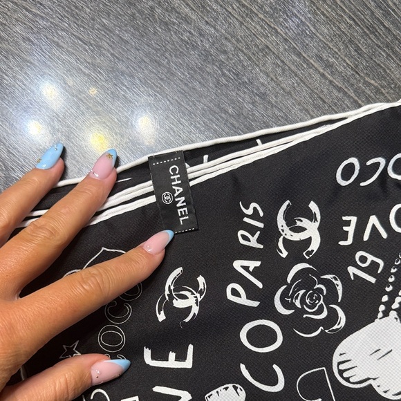 Monochrome Logo Scarf - Picture 3 of 4